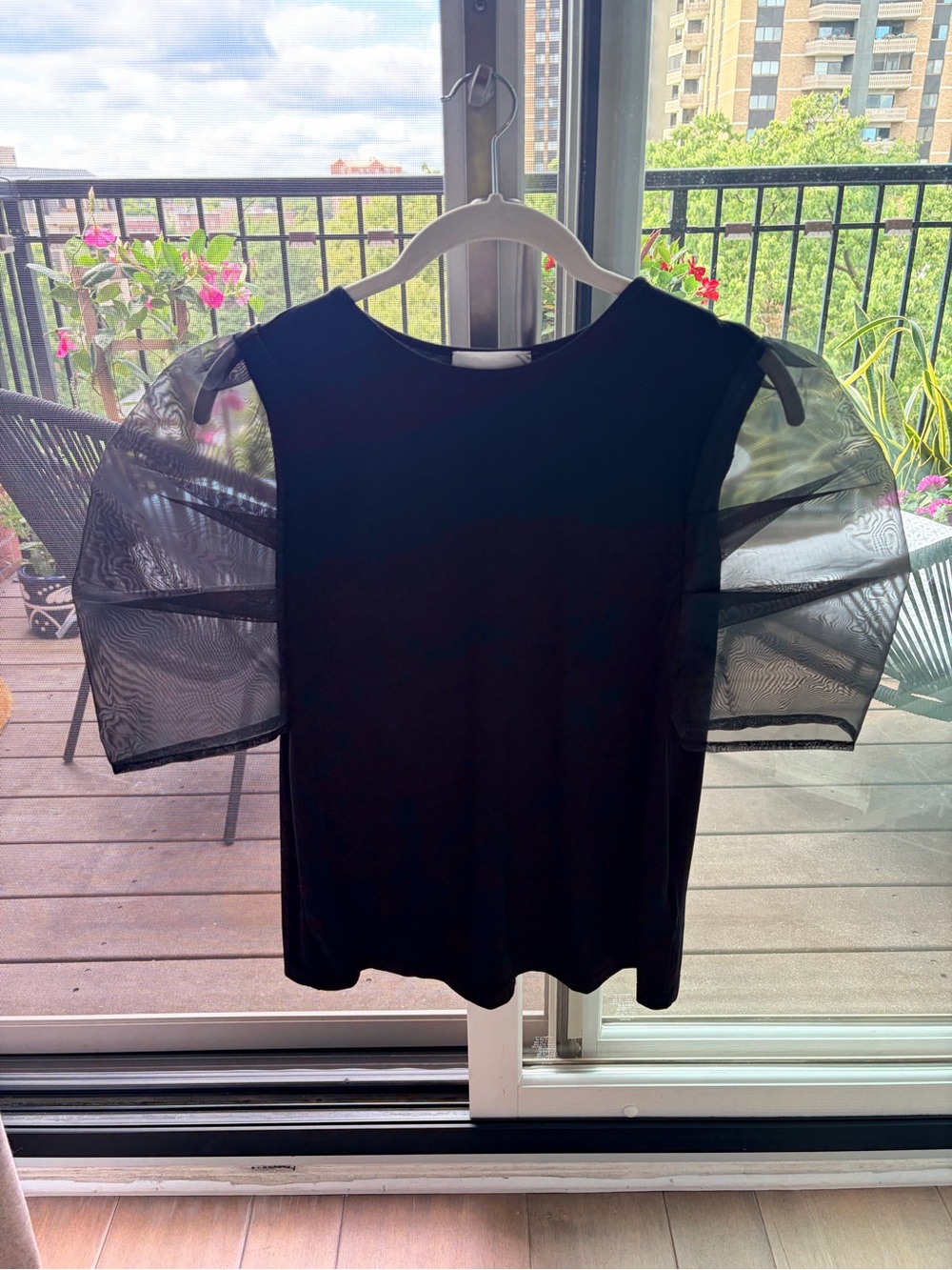 Hyacinth house black tulle sleeve
Darby blouse size small